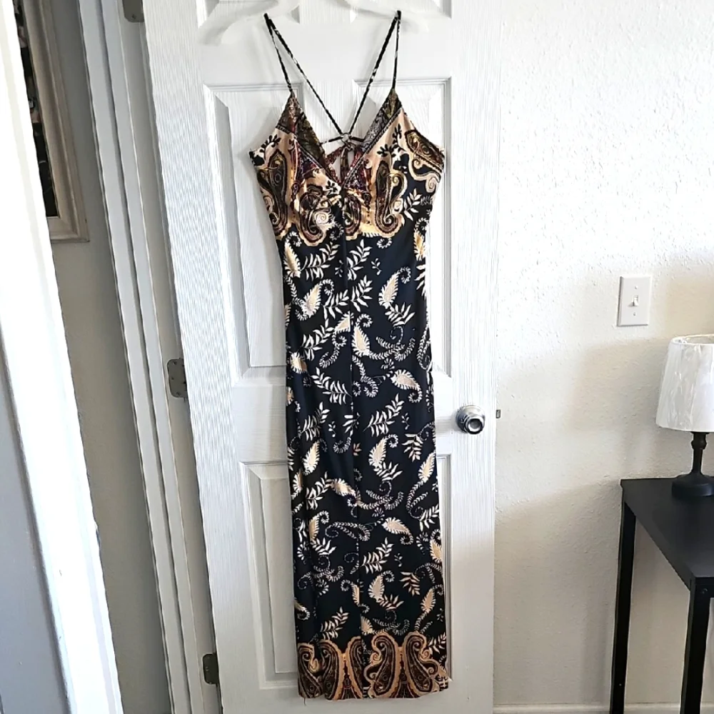 Elegant Black and Gold Paisley Maxi Dress - Picture 1 of 8